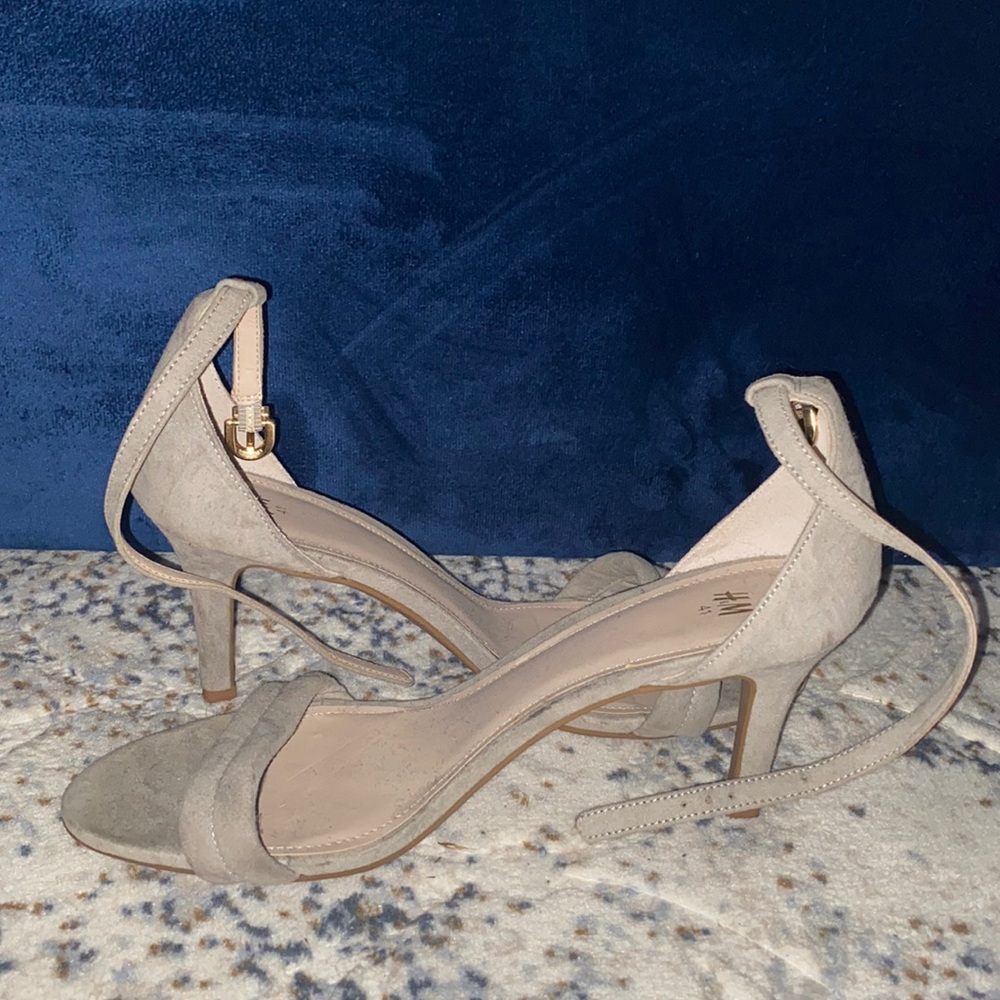 Grey/Gray suede short heels
